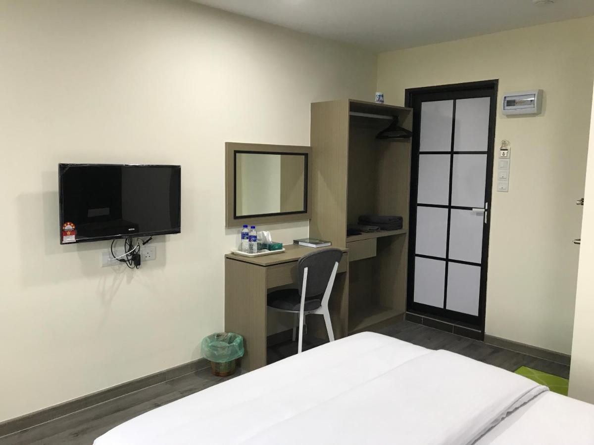 Oyo 90506 Z Stay Inn Hotel Simpang Renggam Ngoại thất bức ảnh
