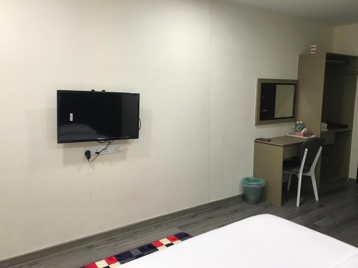Oyo 90506 Z Stay Inn Hotel Simpang Renggam Ngoại thất bức ảnh