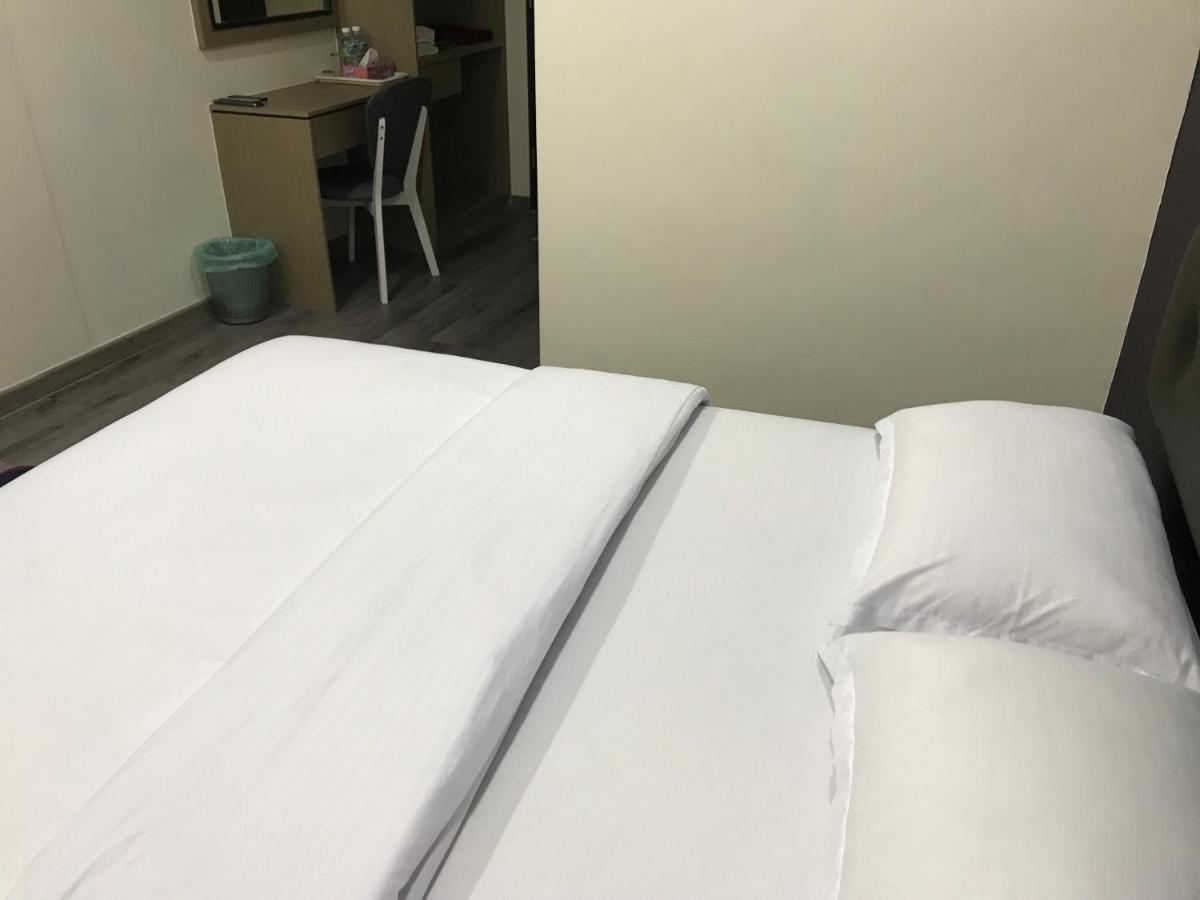 Oyo 90506 Z Stay Inn Hotel Simpang Renggam Ngoại thất bức ảnh