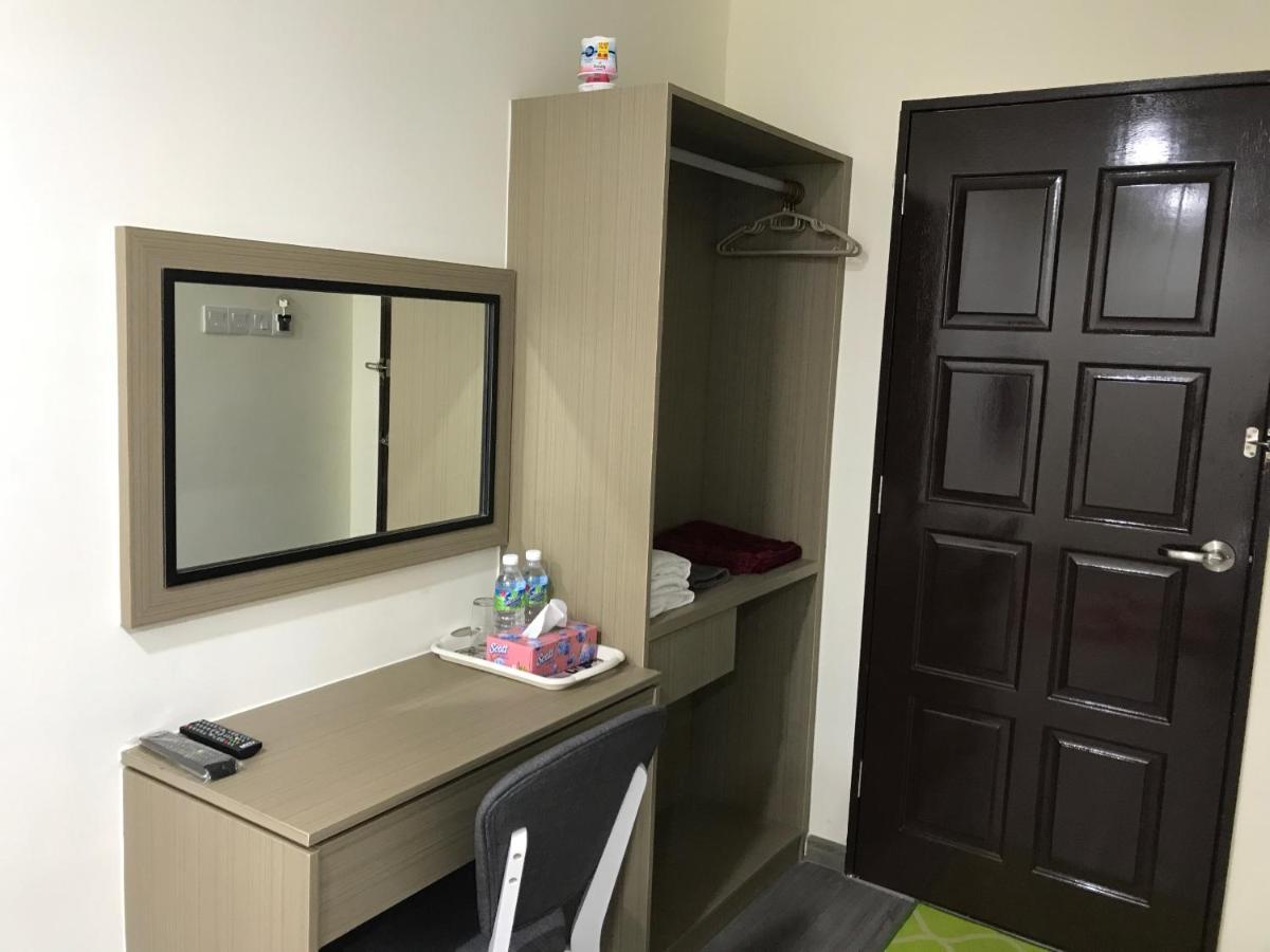 Oyo 90506 Z Stay Inn Hotel Simpang Renggam Ngoại thất bức ảnh